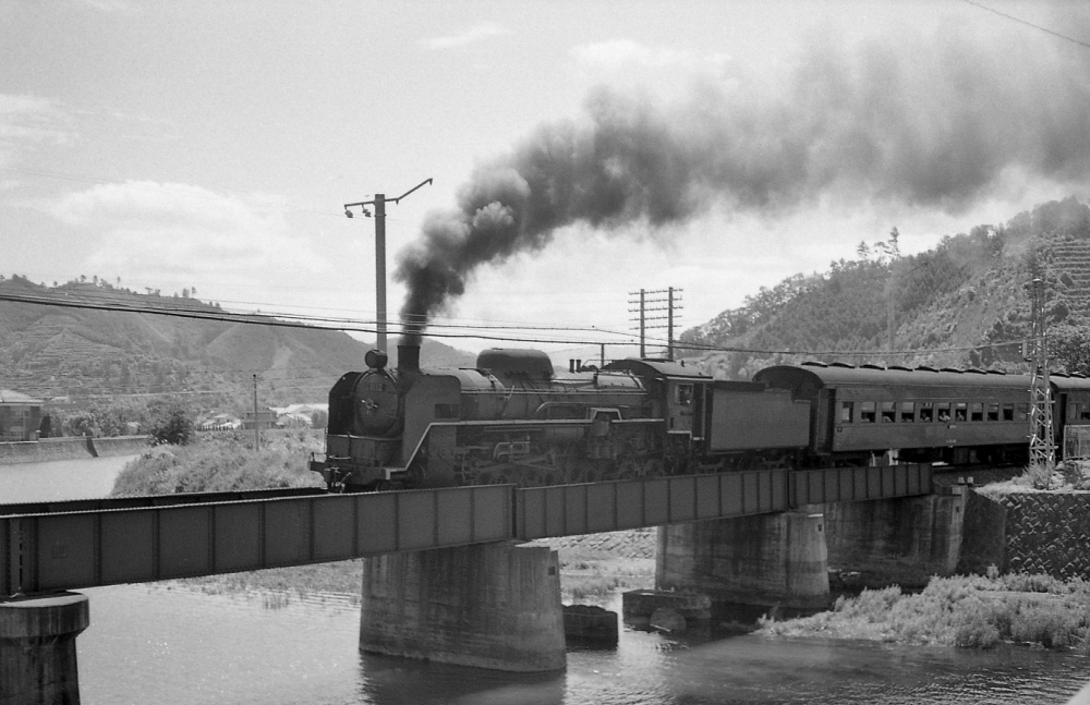 130列車 C6112 鹿児島本線肥後高田 1968.8