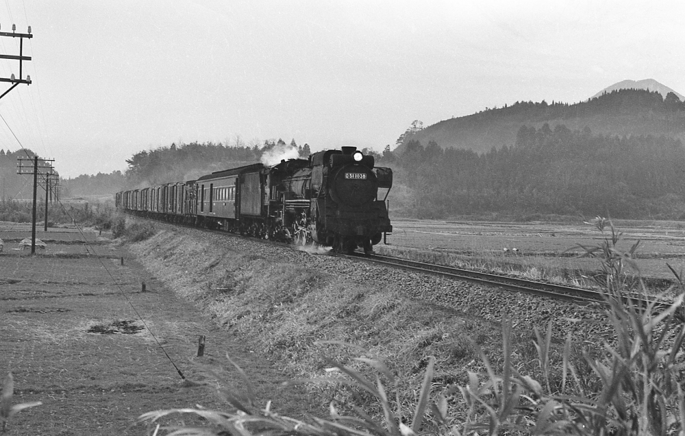 混691列車 D511038 吉都線飯野 1970.3.26