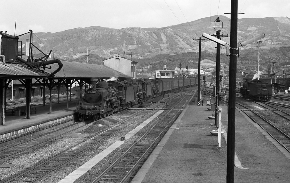 『意表の三重連』 429列車 C57155+D511150+C57174 佐世保線早岐 1970.3.24