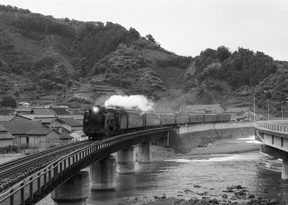 831列車 D51648 羽越本線温海 1971.8.7