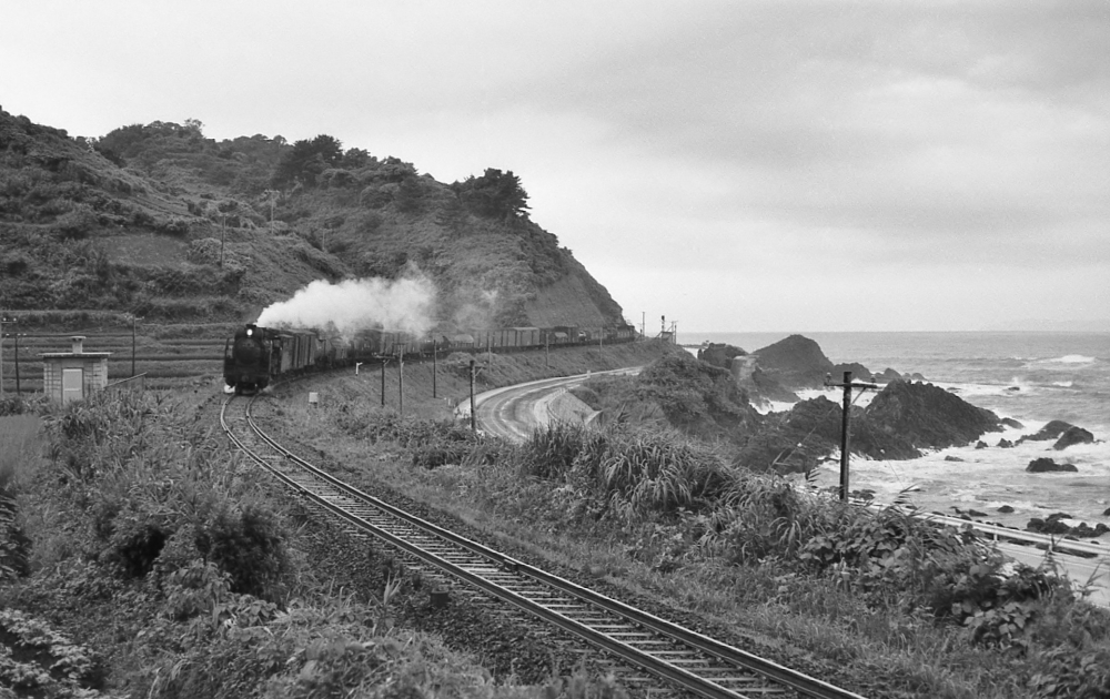 『日本海縦貫線を行く』 1891列車 D51104 羽越本線温海 1971.8.7