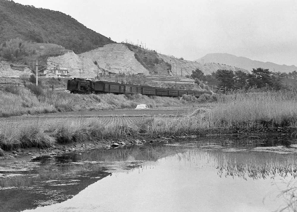 621列車 C6237 呉線仁方 1970.3.22