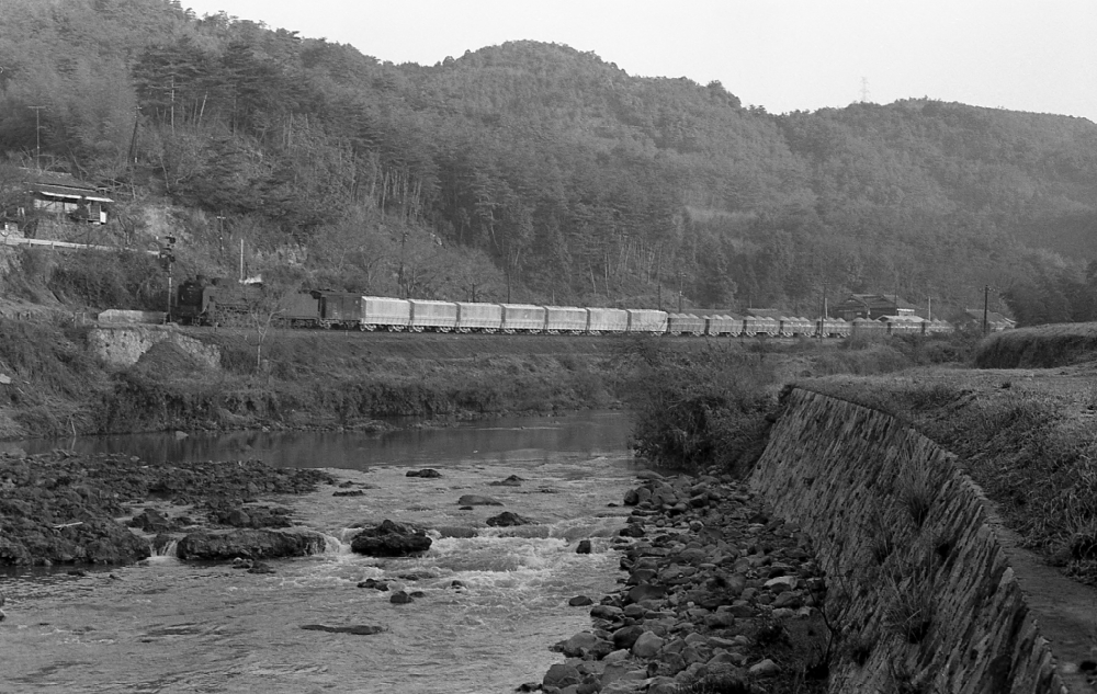 美祢線の石灰石列車 762列車 D51 1970.3.23