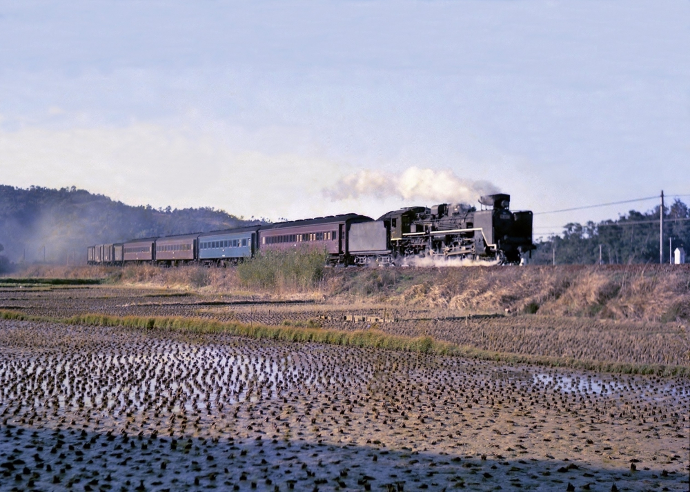 『参宮線を行く混合列車』 混896列車 C5726 参宮線鳥羽 1969.3.24