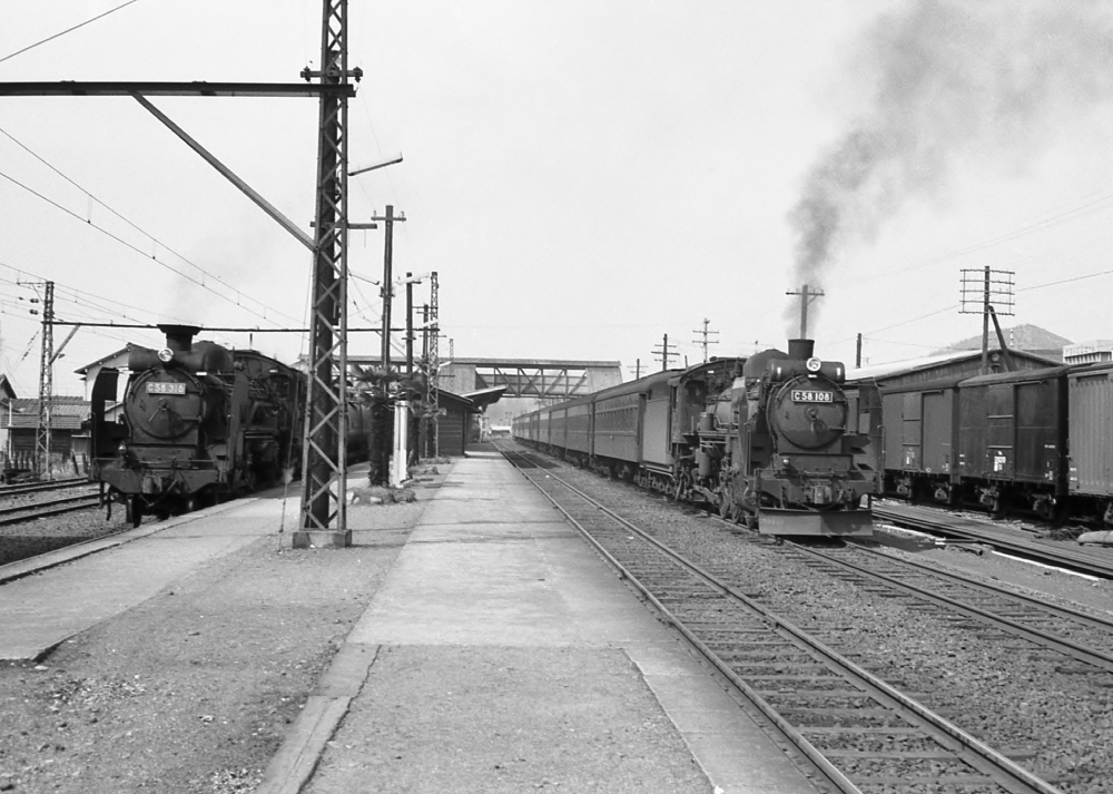 『旅客シゴハチ貨物もシゴハチ』  C58318,C58108 鵜沼 1966年頃