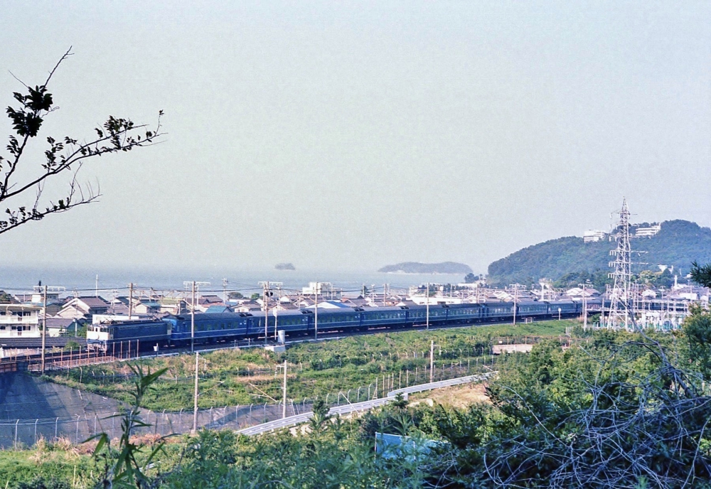 『三河湾の朝』 特別急行２列車さくら EF65PF 三河大塚 1980年頃