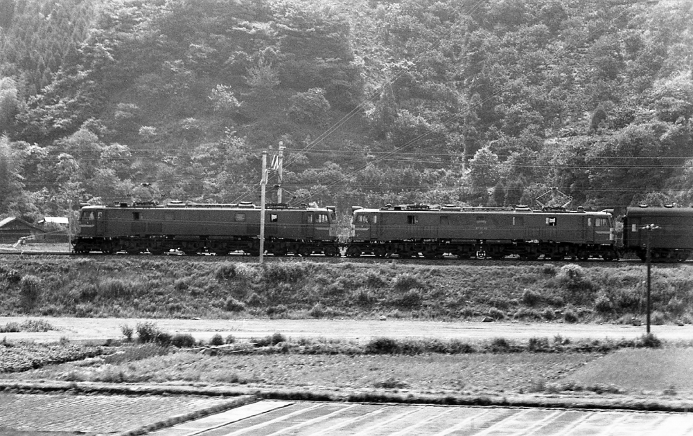 『鉄路のサラブレッド』 荷42列車 東海道本線菊川 EF58+EF58 1969.5