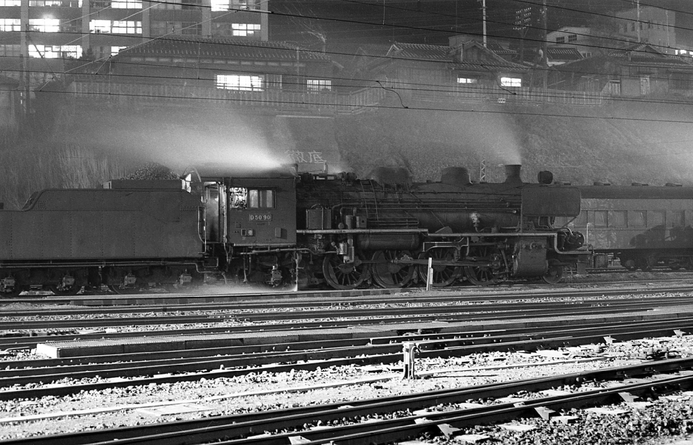 『門司港の夜に佇む』 D5090 鹿児島本線門司港 1970.3.23