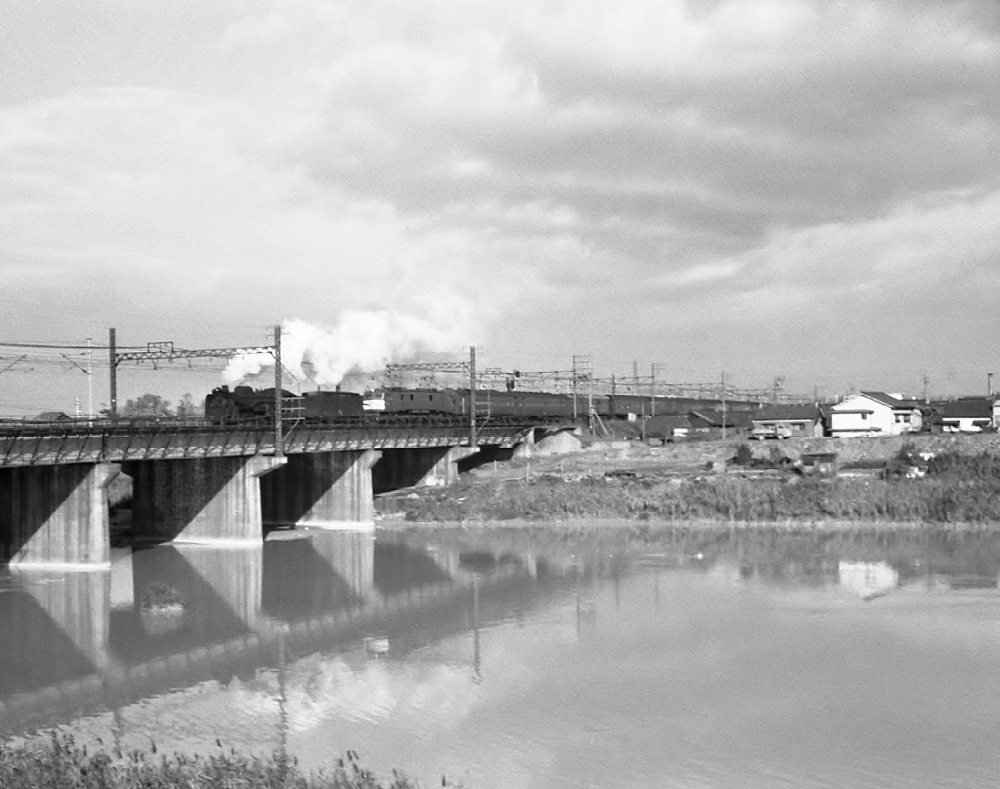 『ウサギとカメ』 586,8102列車 D51,EF58 枇杷島 1968.11.17