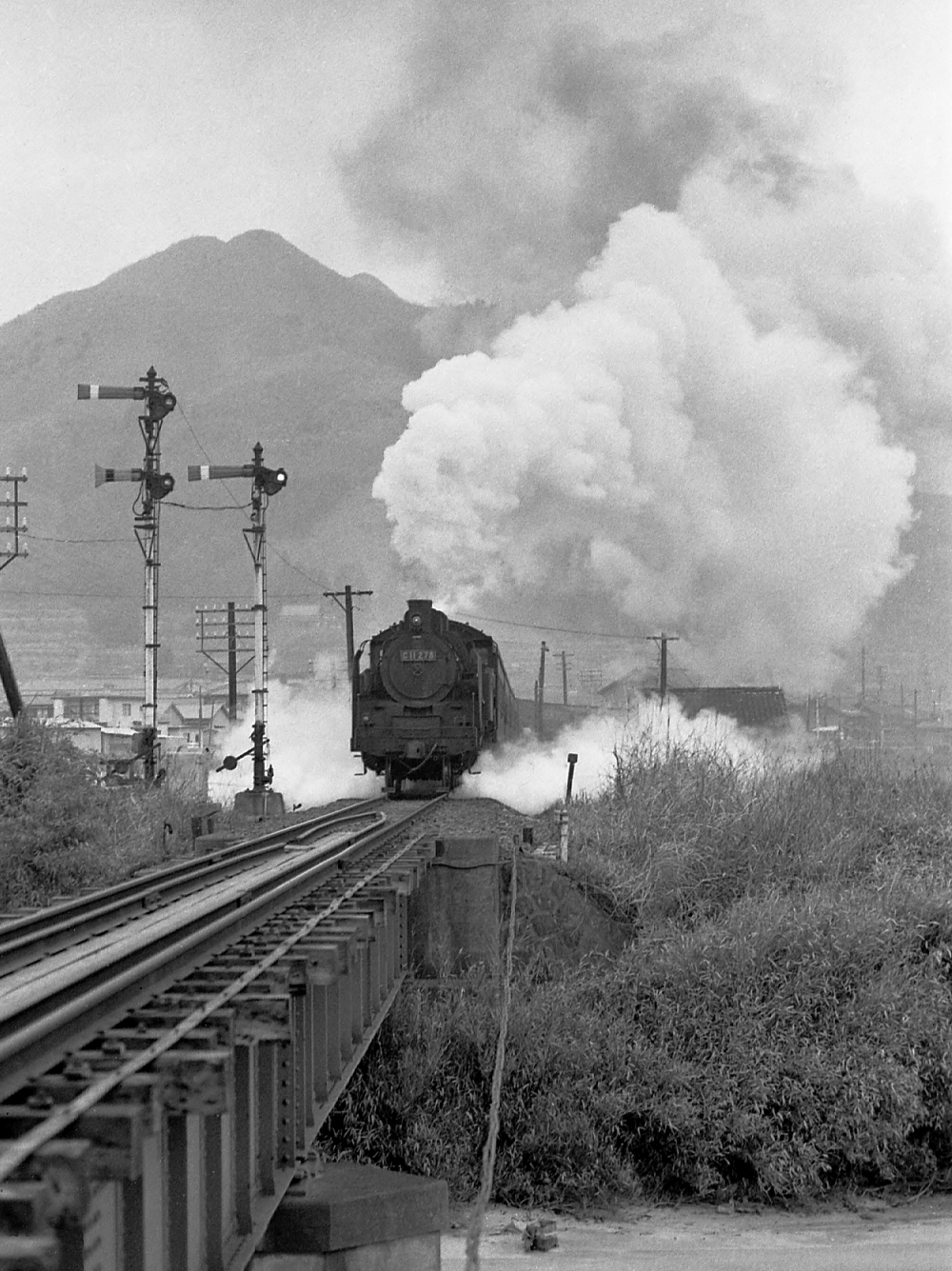 『朝の通勤列車を牽き出す』 1628列車 C11278 播但線寺前 1970.3.28