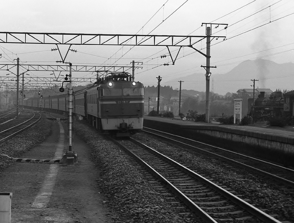 『夜明けの原田にて』 急行6201列車桜島 ED767 鹿児島本線原田 1970.3.27