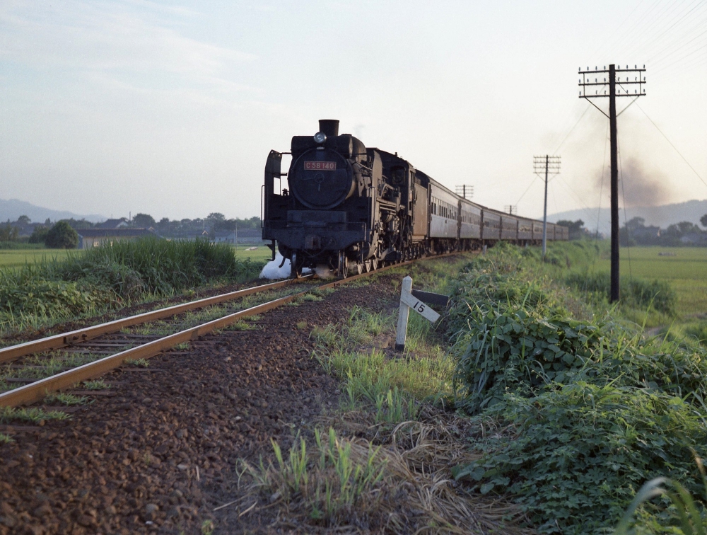 『柔らかな夕陽の中を』 321列車 C58140 七尾線能登二宮 1970.8.3