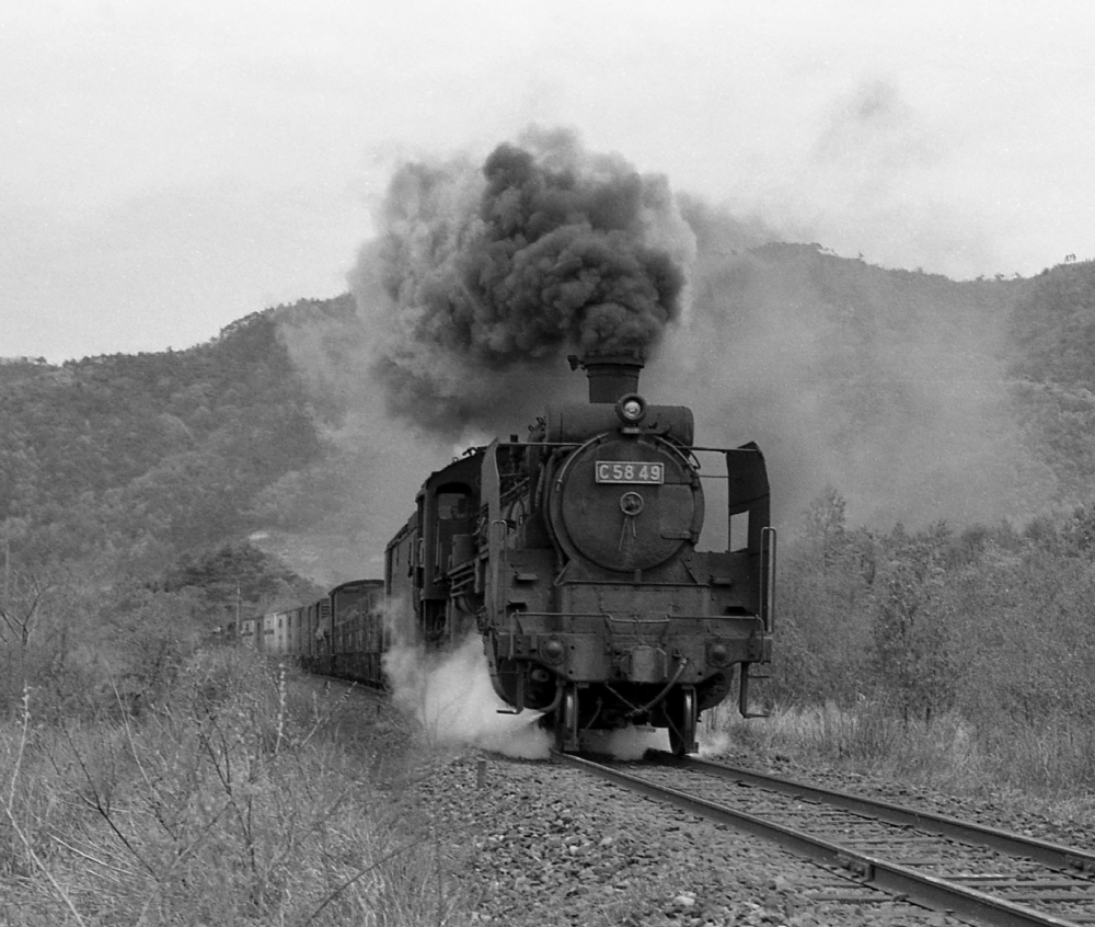 『若狭の山間いを行く』 976列車 C5849 小浜線西敦賀 1971.5.3