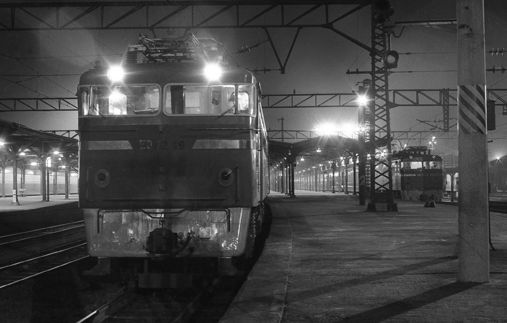 『門司港駅の夜』 ED7219,ED7618 鹿児島本線門司港 1970.3.23