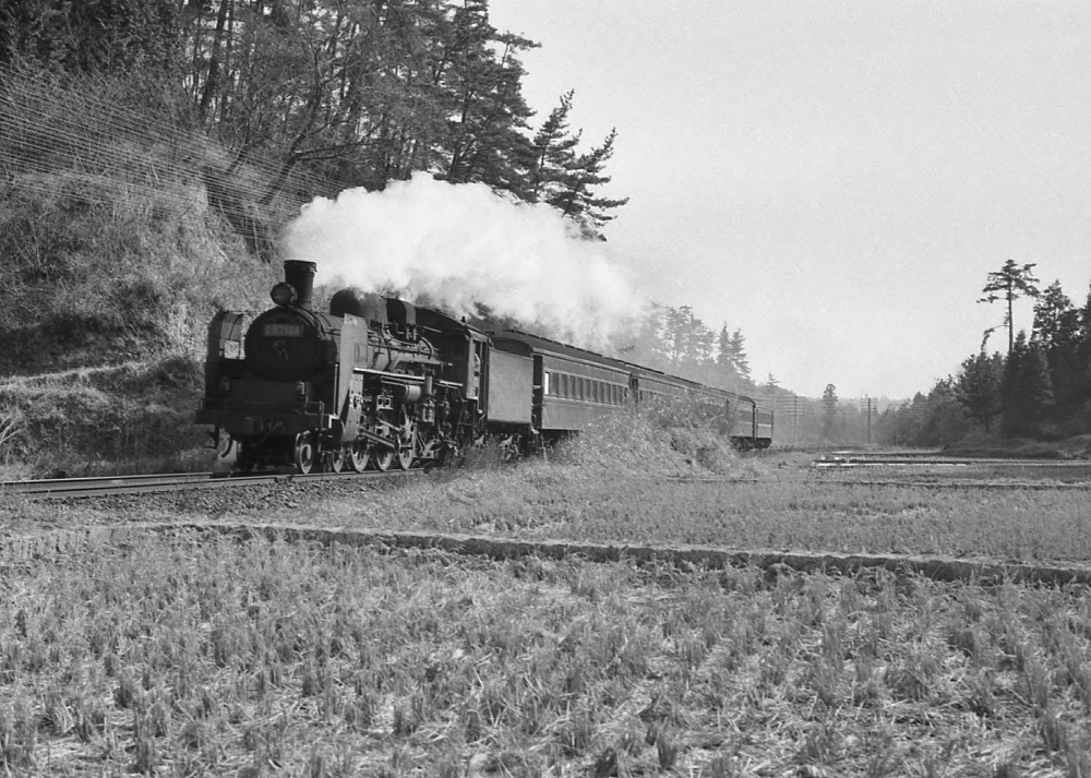 『早春の北勢を行く』 826列車 C57198 紀勢本線下庄 1973.3.27