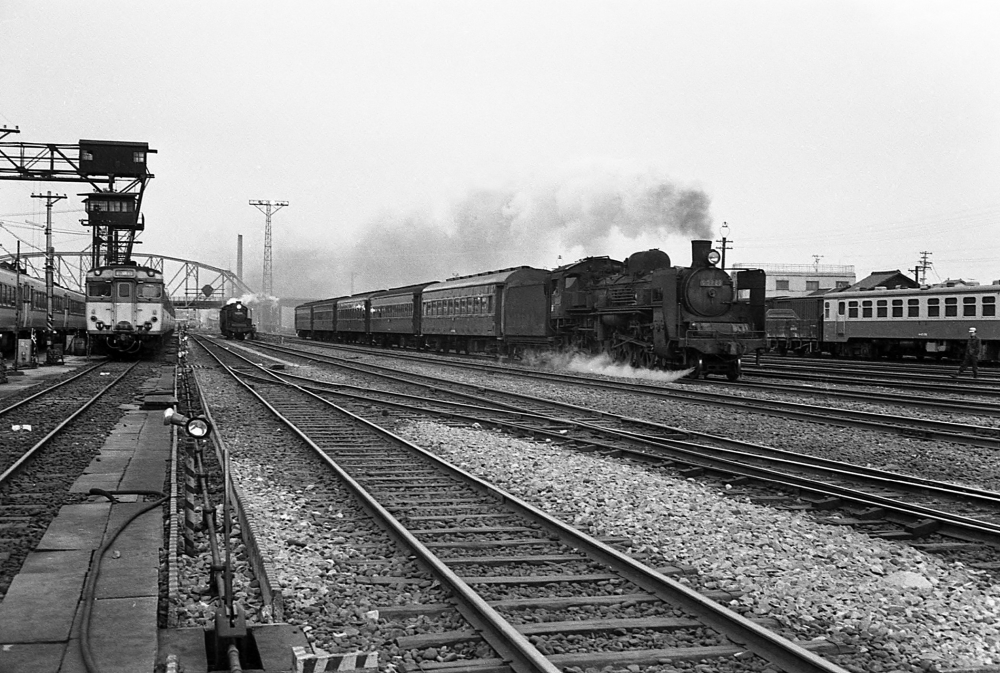 227列車 C5723 名古屋機関区より 1969.3.8