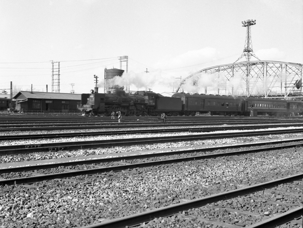 『謎の急行列車？』 名古屋-八田 C57 1967.4