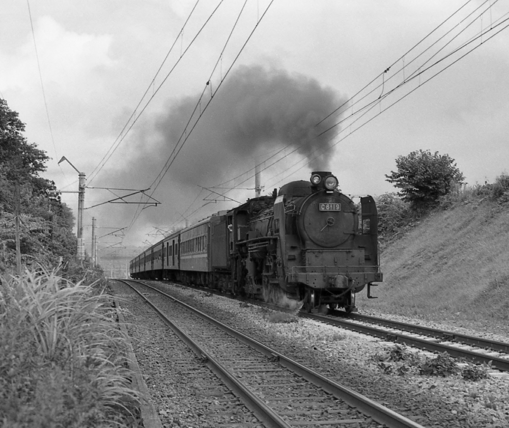 『C61奥羽本線を駆ける』 442列車 C6119 奥羽本線前山 1971.8.13