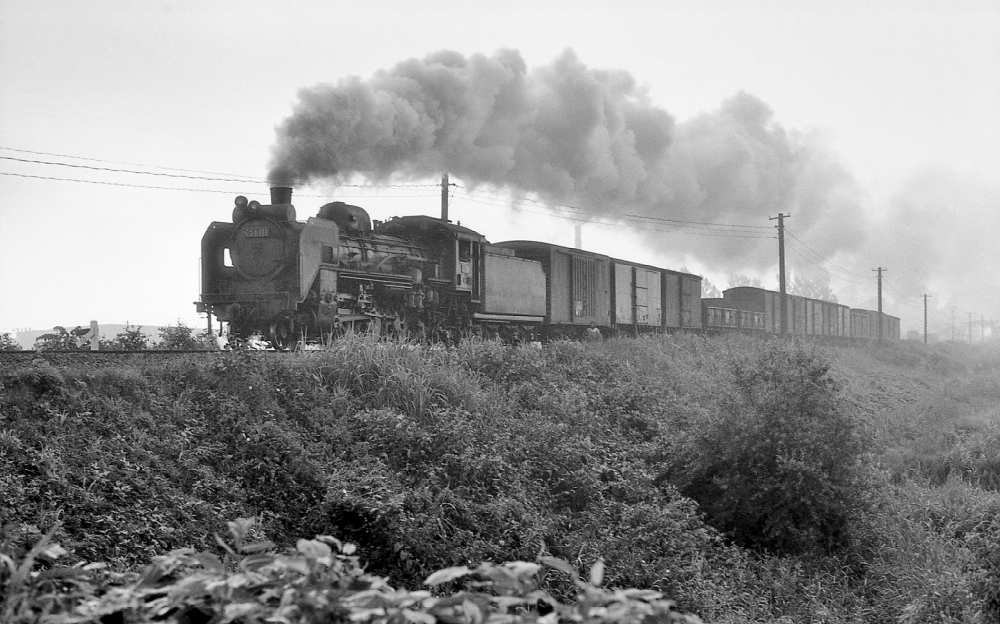 『朝靄の中を』 682列車 C58111 八戸線本八戸 1971.8.10