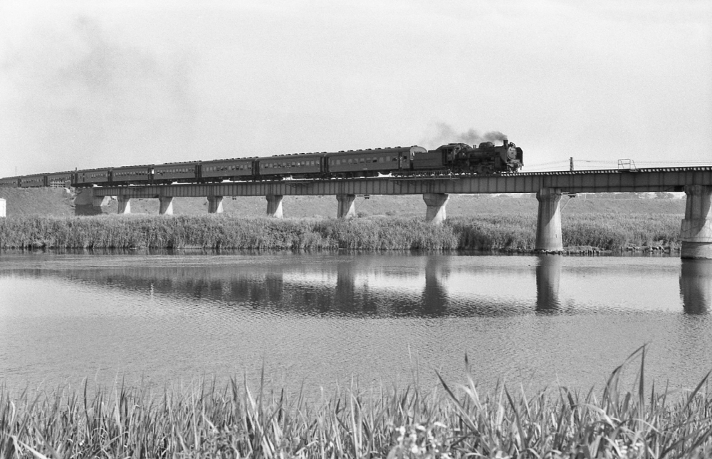 『馬淵川の朝』 1627列車 C58111 八戸線本八戸 1971.8.10