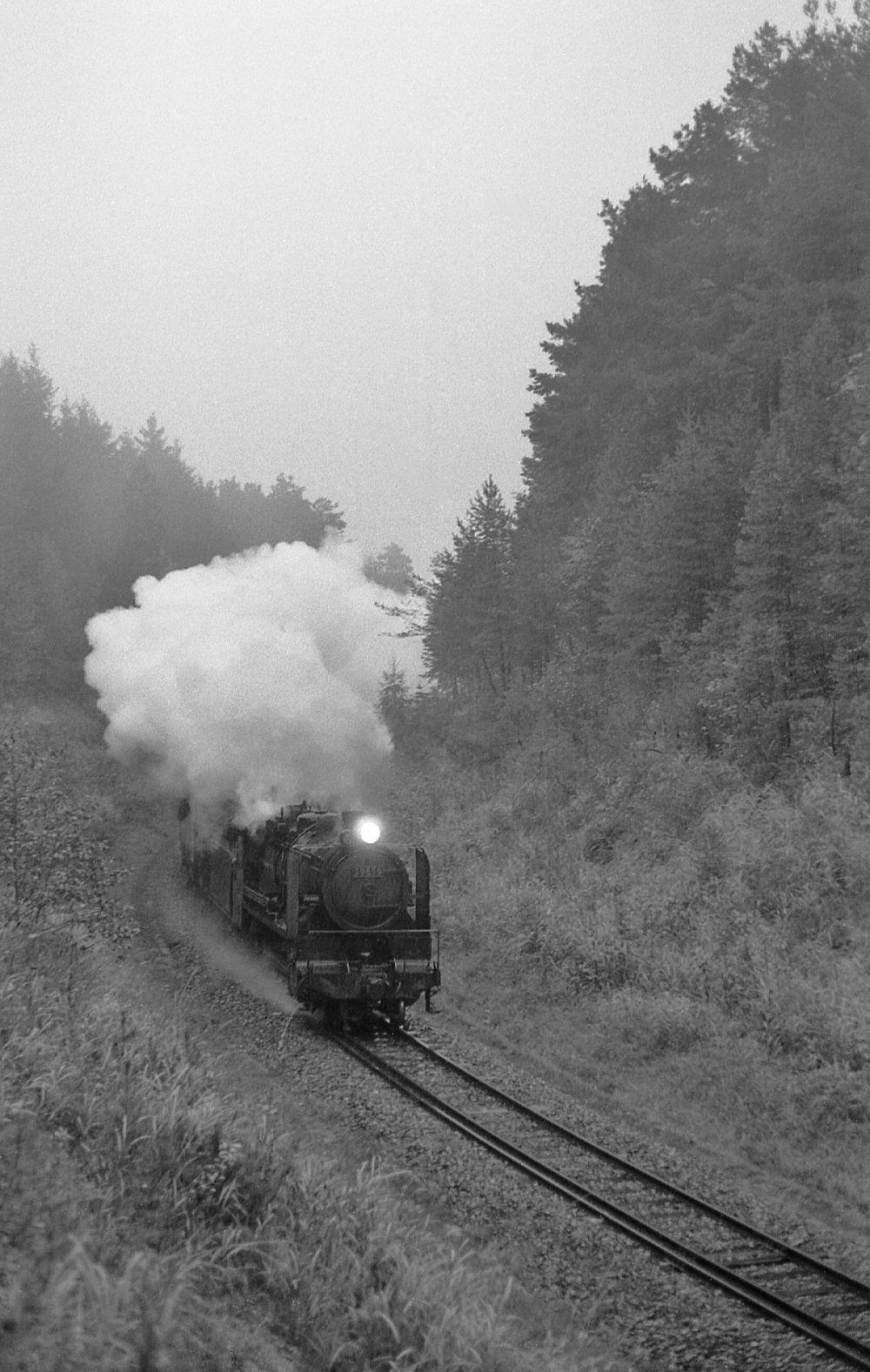 『雨の富良野線を行く』 1693列車 59659 富良野線美馬牛 1973.10.13