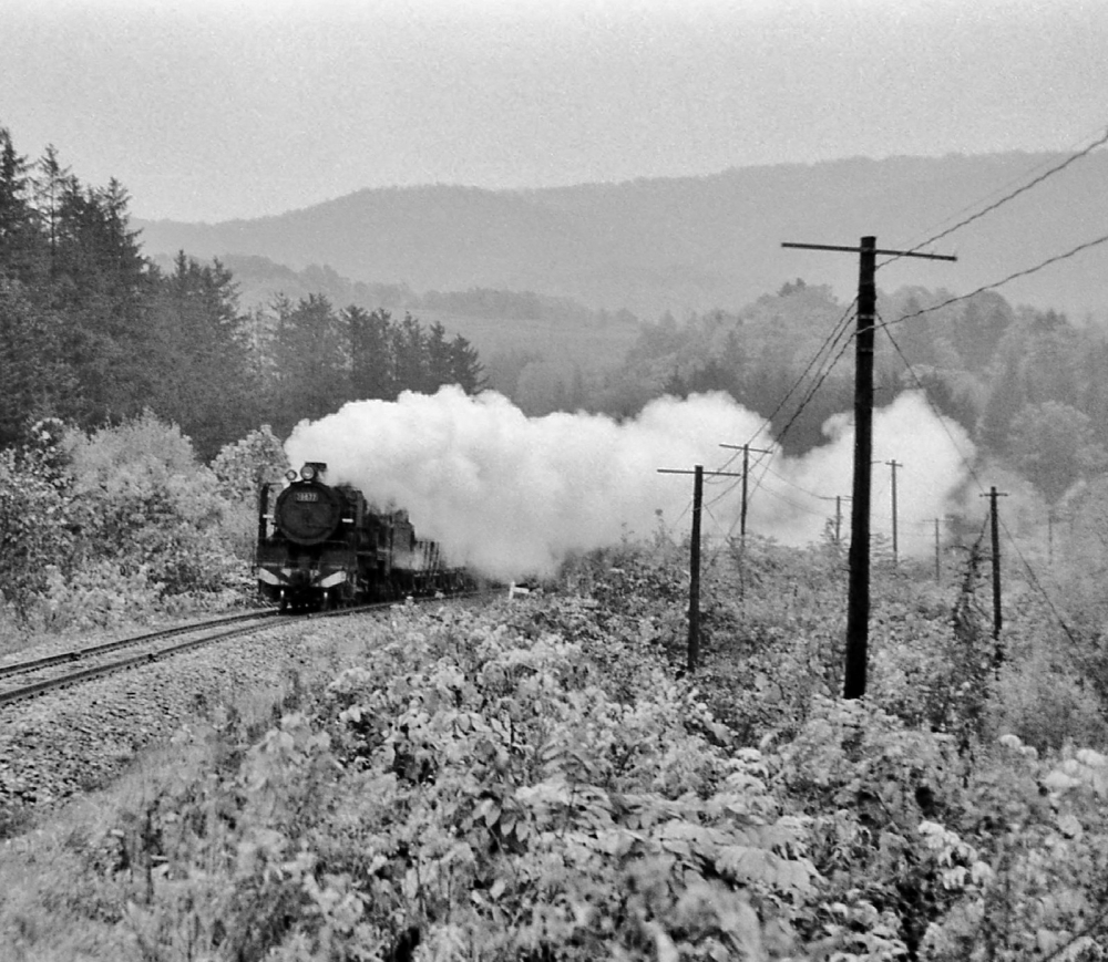 『ピヤシリ山麓に煙たなびかせて』 4381列車 39677 宗谷本線智東 1973.10.14