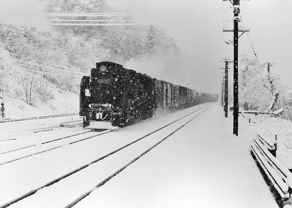 『雪中行路』 661列車 D51707 洗馬 1970.12.31