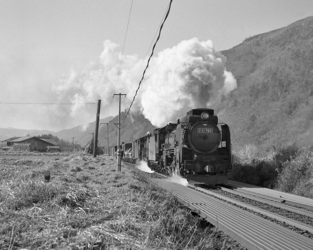 669列車 D51769+D51125 原野 1969.12.25