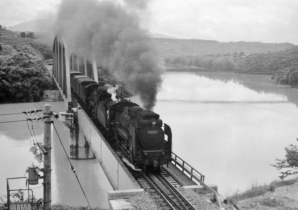 『落合川を後にして』 D51827+D51 落合川 1969.8.8