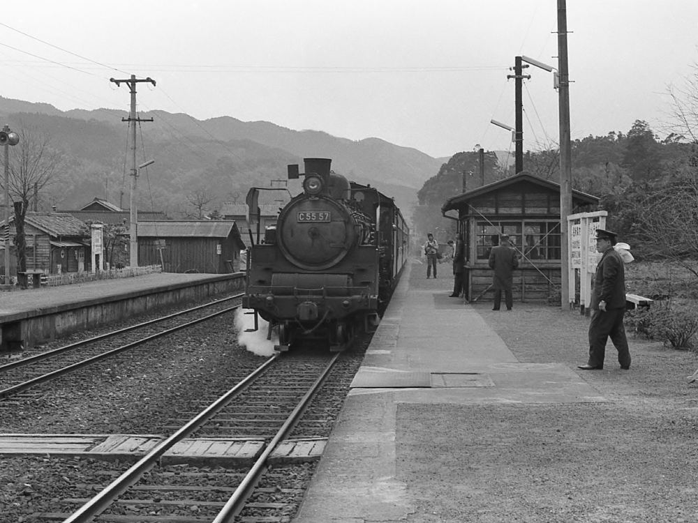 『筑前内野到着』 1734列車 C5557 筑豊本線内野 1970.3.27