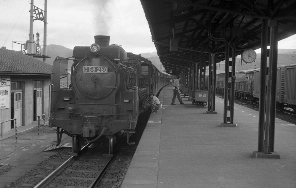 『出発４分前』 922列車 C58250 小浜線敦賀 1970.8.5