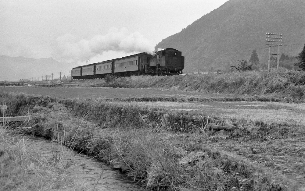 『播州の山里を行く』 1625列車 C11331 播但線寺前 1970.3.28