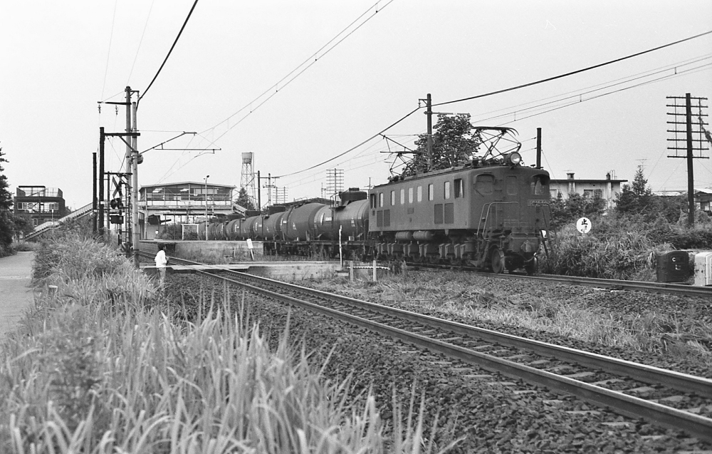 野木駅を通過するEF1559 東北本線野木 1971.8.14