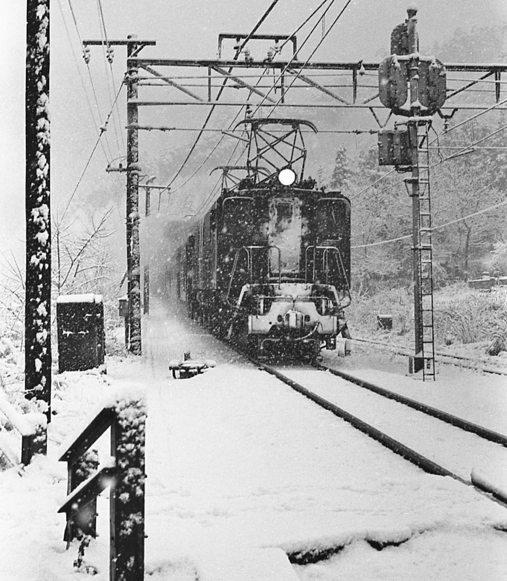 『雪の中央東線』 527列車 EF131 塩尻 1970.12.31