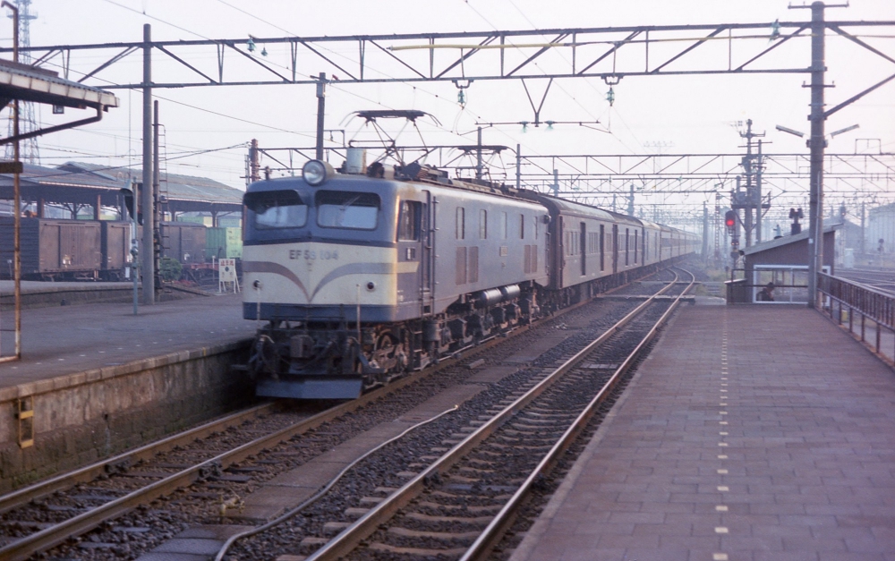 522列車 EF58104 直江津 1977年