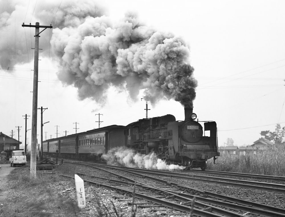 『まだ寒き立春の朝』 924列車 C57102 長島 1969.2.4