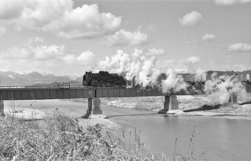 『鈴鹿おろしに煙ちぎれて』 2291列車 D51209 朝明(信) 1970.3.19