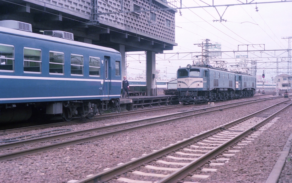 『急行ちくまの機関車交換』 急行7802列車ちくま１号 EF58+EF5843 名古屋 1977年