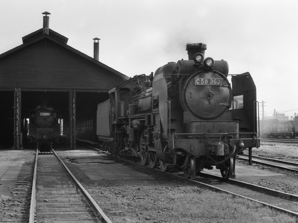 『新庄区の罐たち その2』 C58363,C58402 新庄機関区 1971.8.8