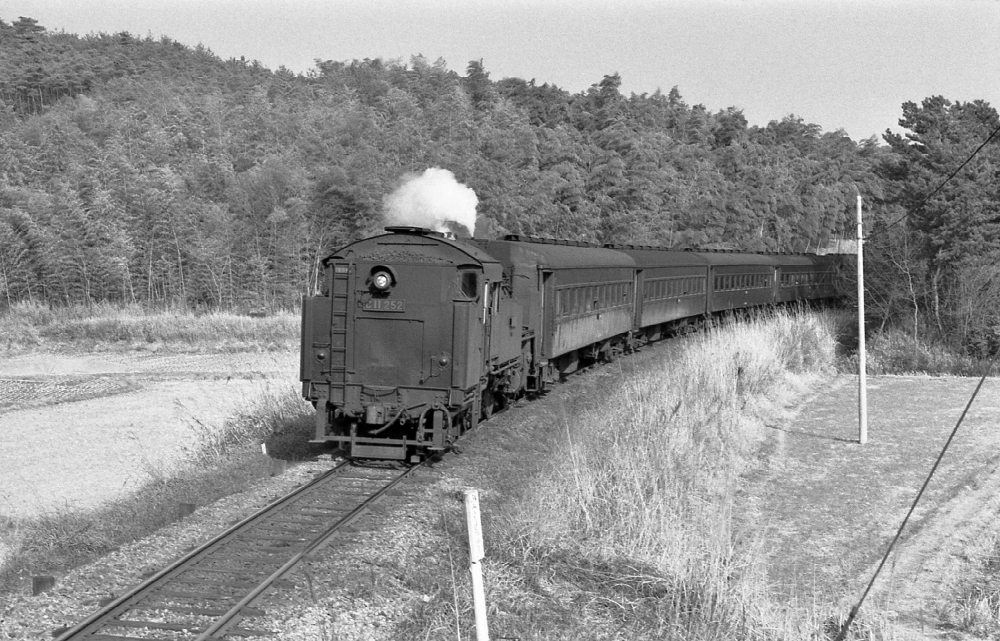 『竹林を抜けて』 1823列車 C11252 姫新線太市 1970.3.28