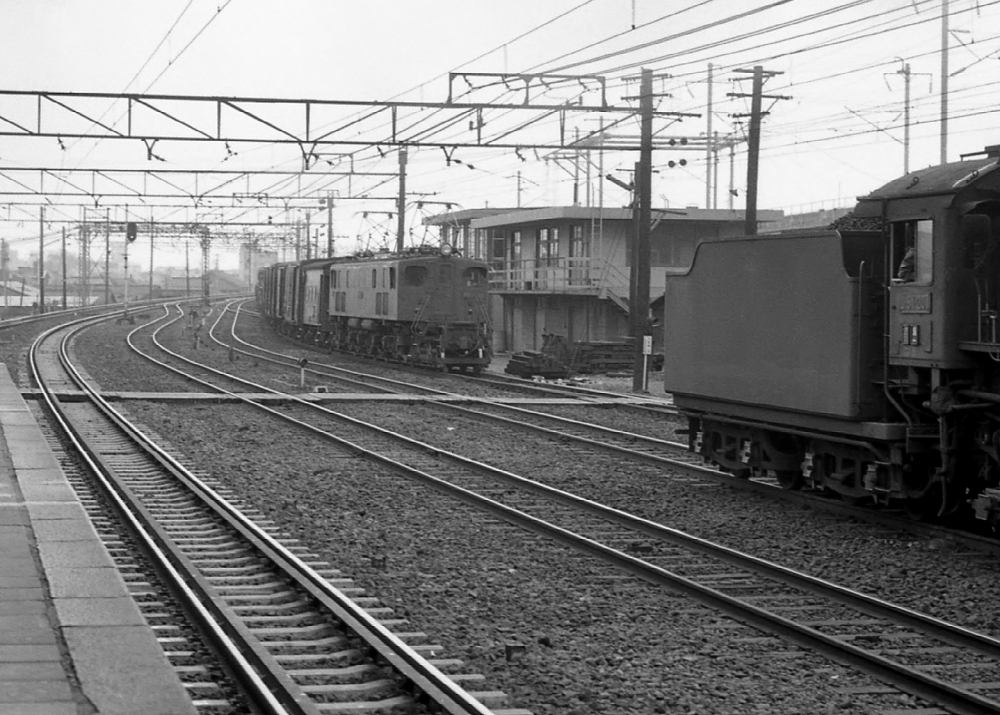 791列車 EF1832,1676列車 D51201  枇杷島 1970.3.18