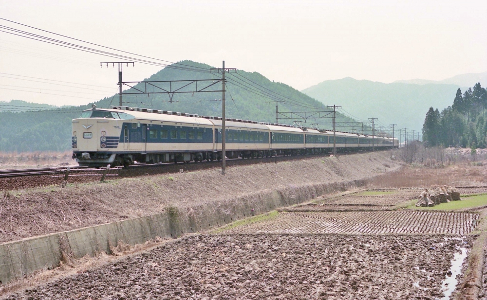 『東海道本線を行くしらさぎ』  23Mしらさぎ 581系 柏原 1974.4.6