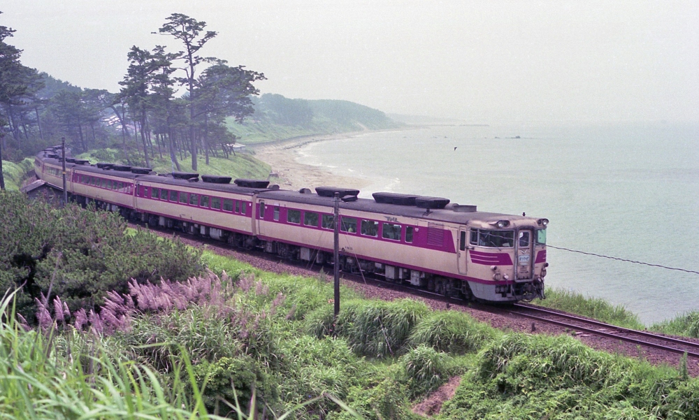 『山陰本線を行くまつかぜ』  2011D 82系 石見津田 1974.7.26