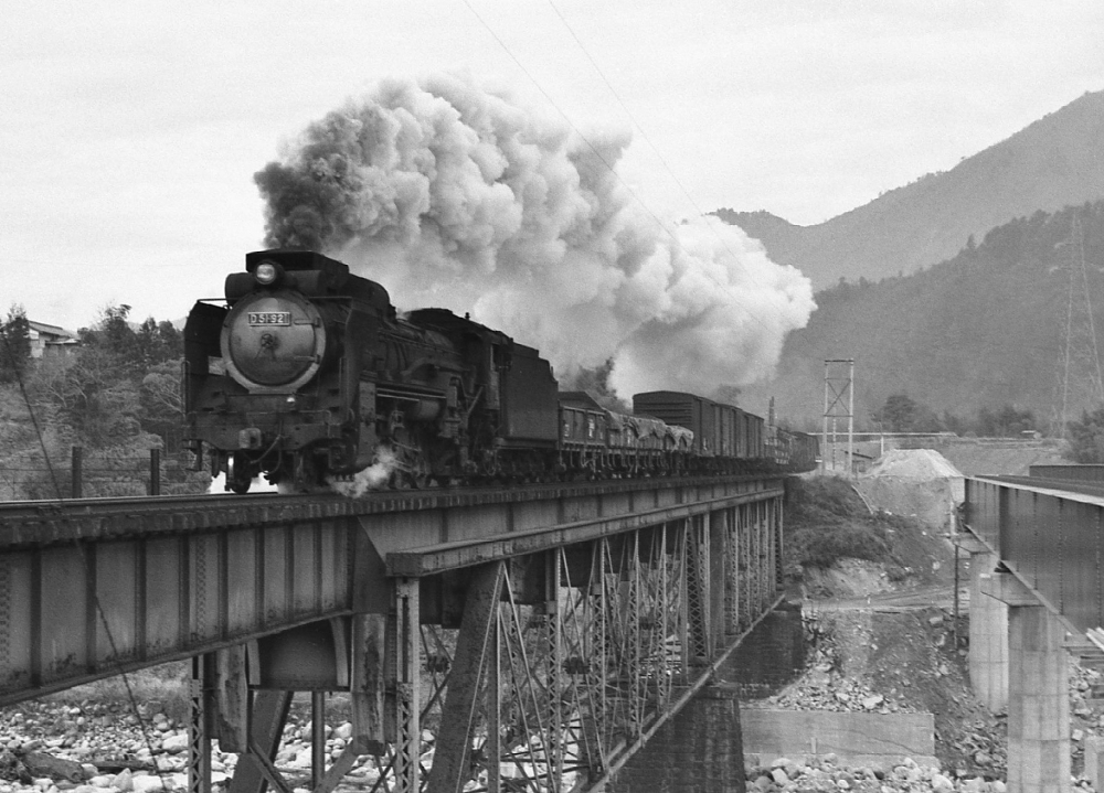 『伊奈川橋梁を渡る』 665列車 D51921 大桑 1971.12.25