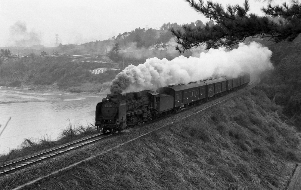 『木津川に煙たなびいて』 荷44列車 D51885 島ケ原 1971.3.30