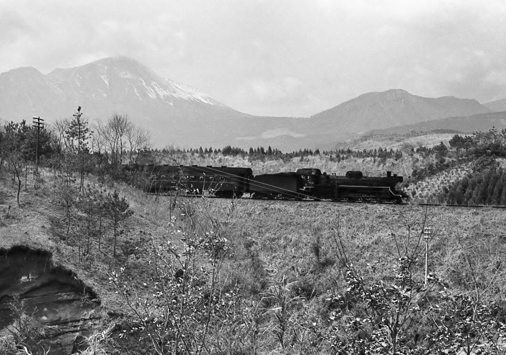 『高千穂に見守られて』 混625列車 C5533 吉都線高原 1970.3.26