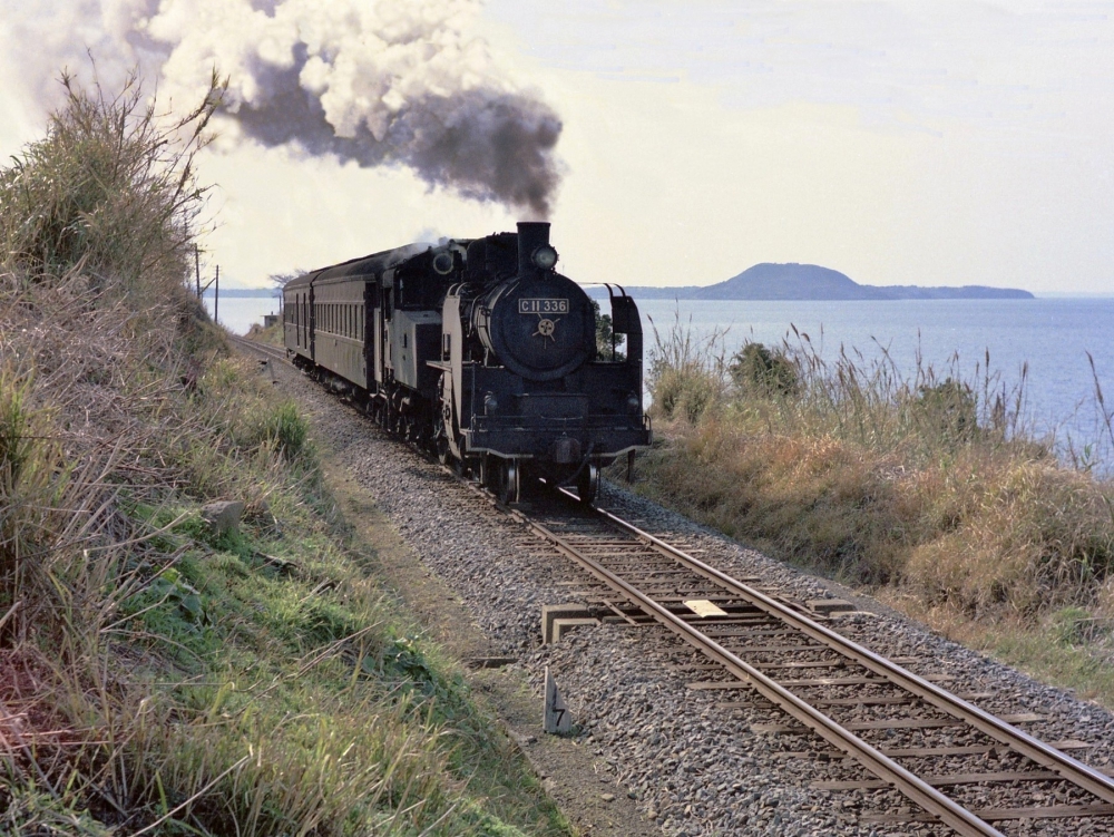 『松浦の静かな朝』 632列車 C11336 松浦線調川 1970.3.24