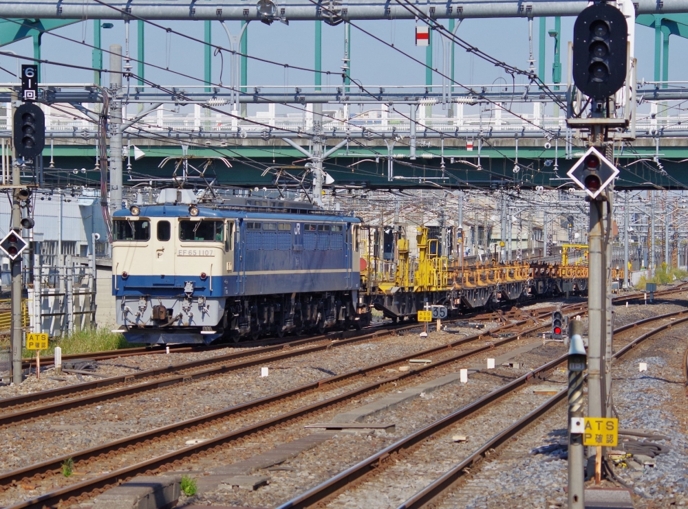 田端のPFが牽く工臨 EF651107 東北本線大宮 2014.10.17