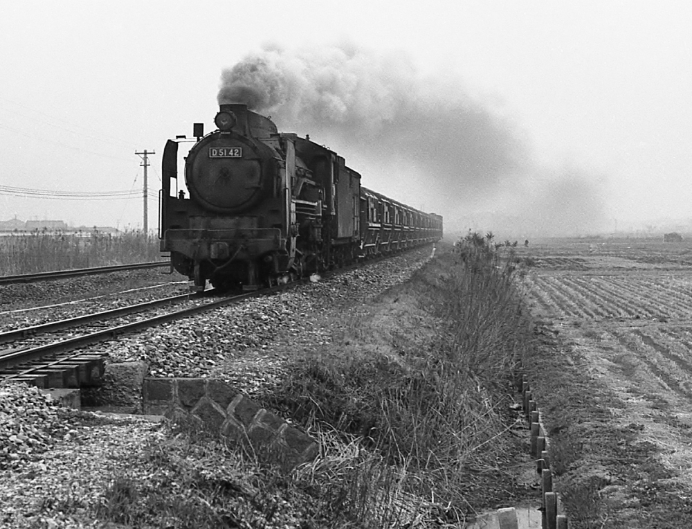 『ナメクジ筑豊を行く』 D5142 筑豊本線筑前植木 1970.3.27