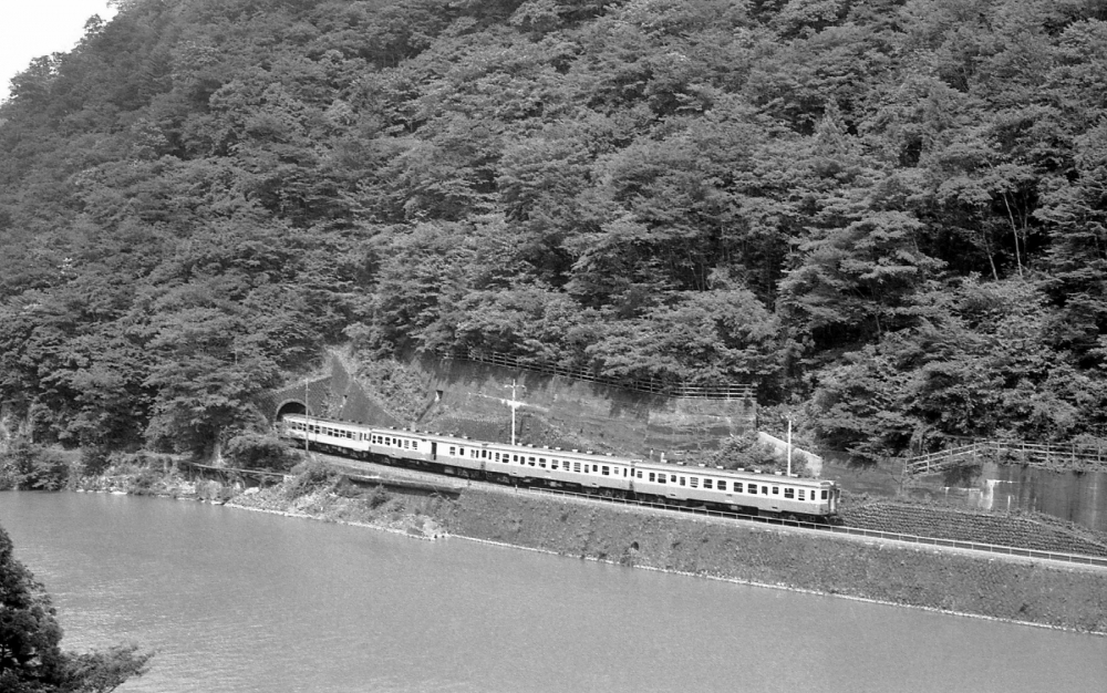 『飛騨川沿いに』 830D キハ20系 福木(信) 1974.7.23